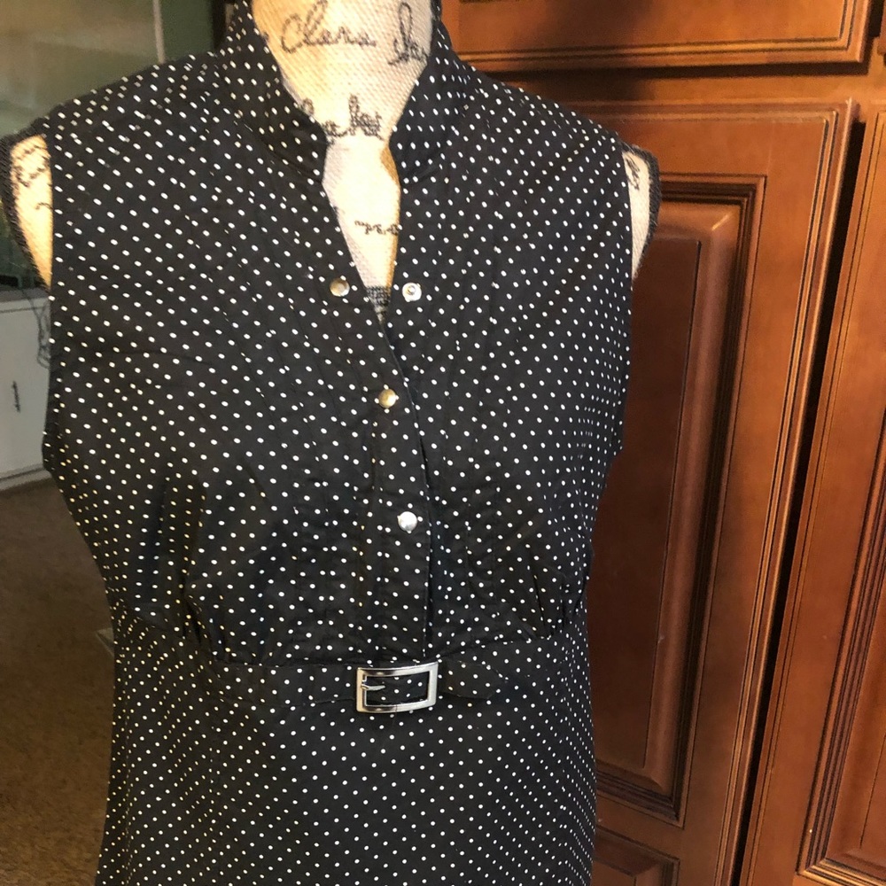 Sleeveless blouse